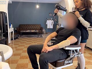 Barber shop blowjob, dialoghi italiani, salon de coiffure