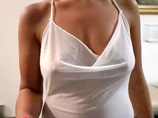 Publicly flashing tits and pussy in a hotel
