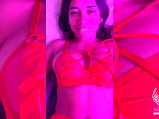 Red Latex Ignore Cum Cleanup with Latina Mianins