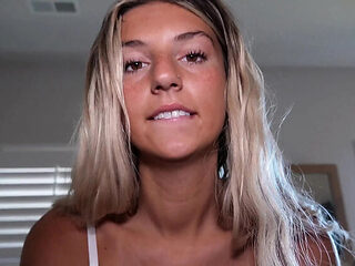 College Girlfriend Gets a Hot Facial Cumshot!