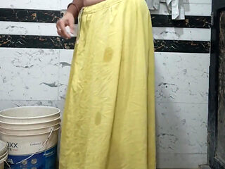 Priya Bhabi Hot Body Show