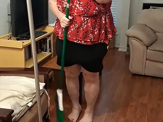 Sweeping Big Beauty Nurse Vicki Decides to Weigh Herself