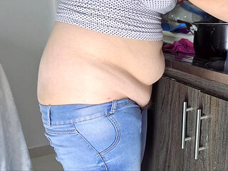 Buttcrack in the Kitchen