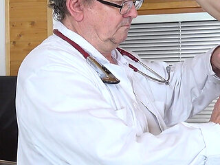 Vaginal Temperature Measurement of Hot Skinny Mature Gwen Cortez