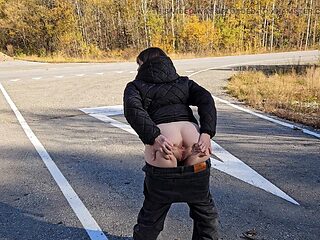 MissPopas Big-Butt Ass Flashes on Autumn Walk