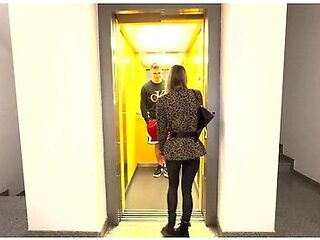 Amateur Porn Actress Meets A Fan In The Elevator And Fucks Him. Dialogues In Italian. Roleplay