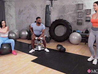 Momxxx - Interracial Threesome with Gym MILF