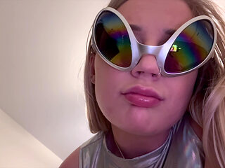 Phoenix Sinz's Futuristic Giantess Domination 4K POV Shrinking Fantasy Awaits!