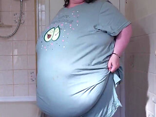 Belly Play in the Bathroom with SSBBW Goddess