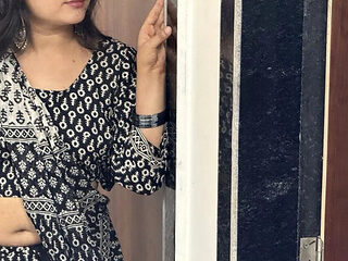 Desi Step Aunt Alone in Room Caught Nude by Nephew - Hindi Audio 4K Porn