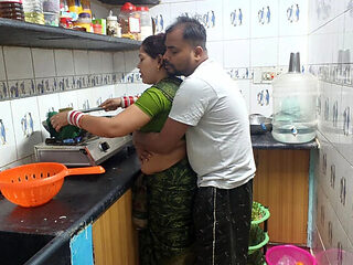 Bihari Hot Saree Bhabhi Hardcore Fucking Devar in Kitchen - Sona Bhabhi Big Ass Doggy Style