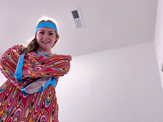 London Evans' Groovy '60s Giantess Domination 4K-pov Shrinking Fantasy Awaits!