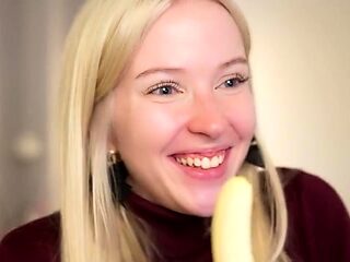 Blonde teen Sierras first erotic masturbation video