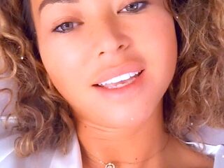 Blonde emo amateur solo masturbation