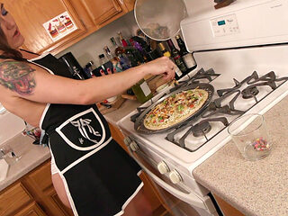 Office Pizza Party Giantess Featuring Sinn Sage