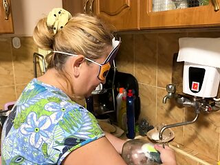 Hot blonde milf Zara Charm washes dishes in the kitchen while topless and